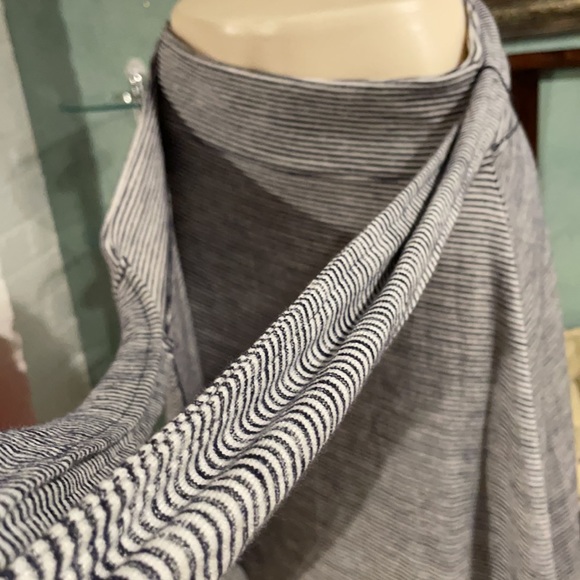 ☀️NWT Gap navy/white stripe wrap skirt - Picture 6 of 8